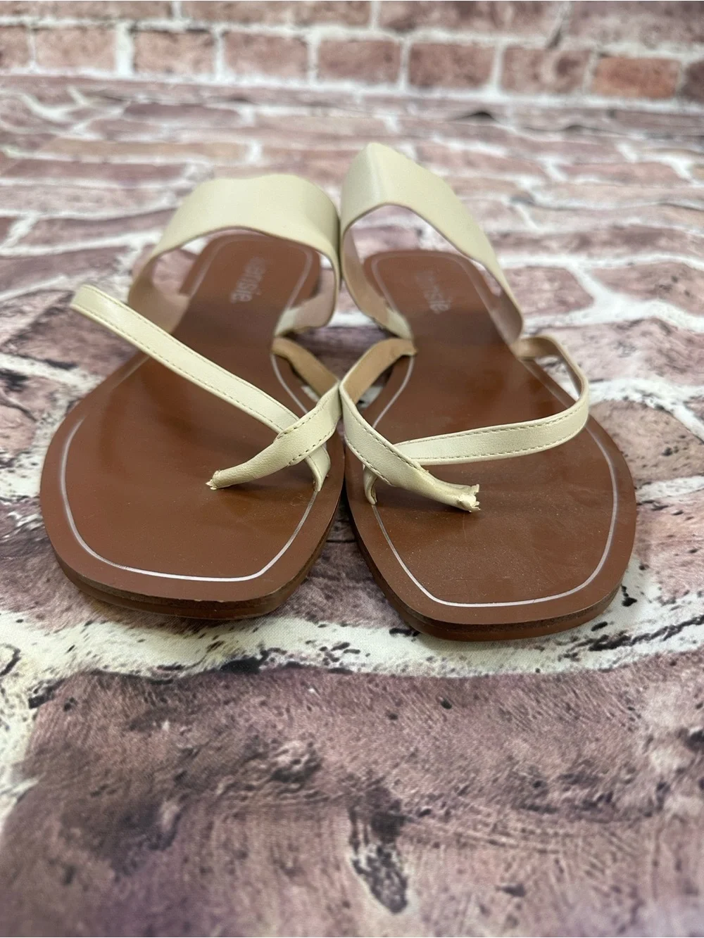 kensie Cream Scalloped Strap Toe-Loop Sandals